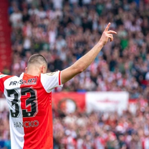 Feyenoord presenteert nieuw thuisshirt