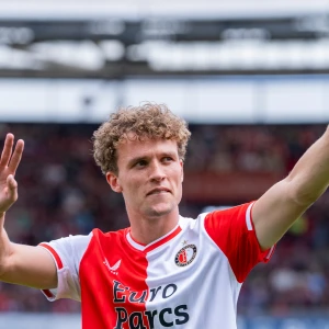 'Wieffer in het vliegtuig naar Engeland om transfer af te ronden'