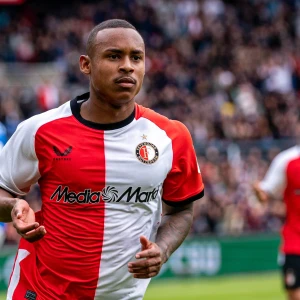 Feyenoord boekt tegen KRC Genk tweede zege in oefencampagne