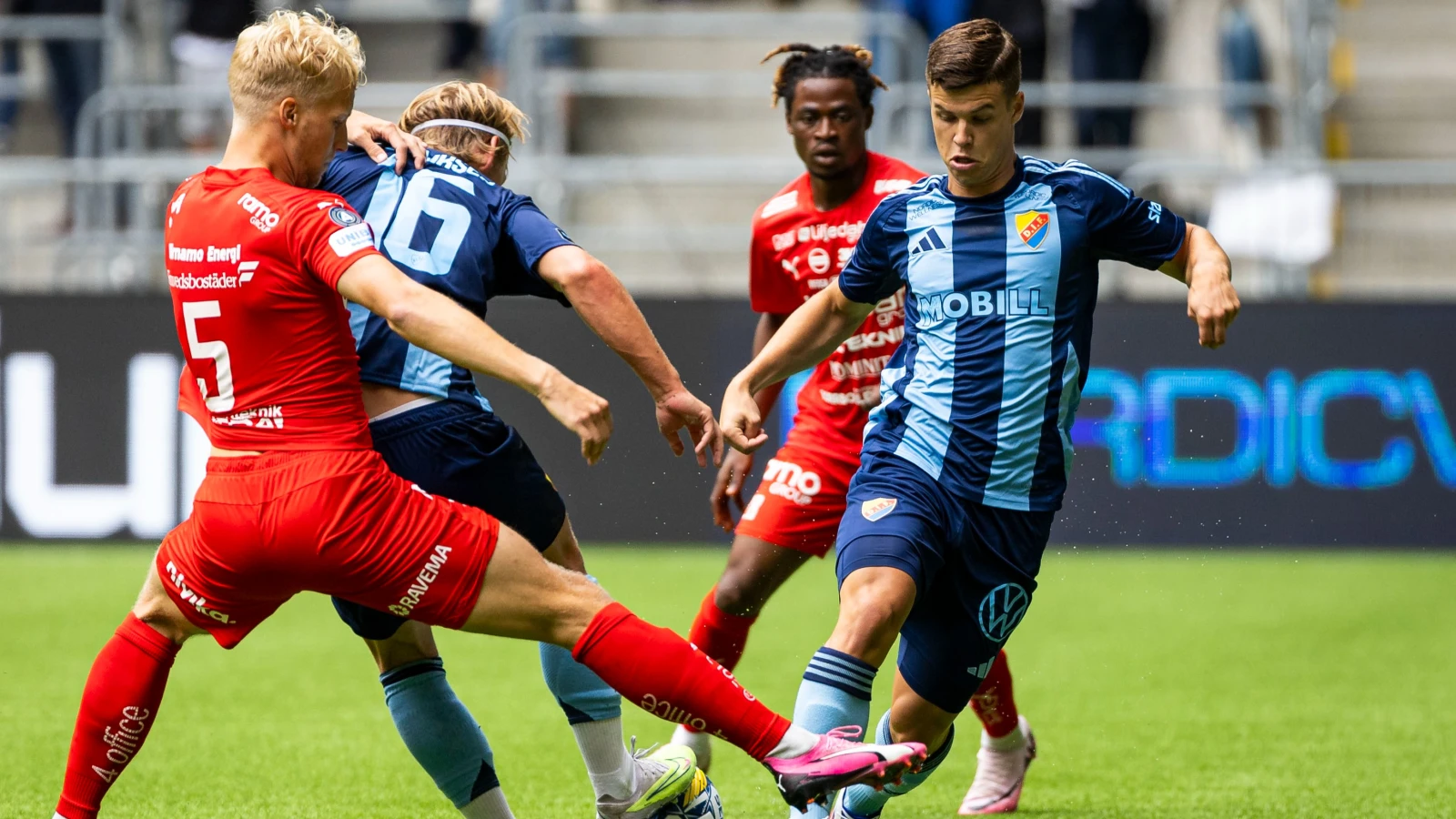 'Feyenoord meldt zich opnieuw op aanbeveling Tomasson'