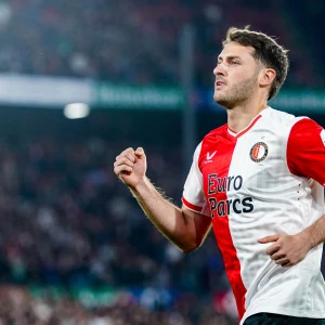 Santiago Gimenez weer terug op trainingsveld bij Feyenoord