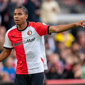 AD: 'Stengs geblesseerd en reist niet mee voor oefenduel tegen SL Benfica'