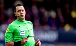 Higler scheidsrechter tijdens wedstrijd tussen Feyenoord en Willem II