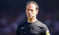 Bas Nijhuis scheidsrechter tijdens wedstrijd tussen NEC Nijmegen en Feyenoord