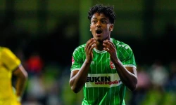 HUURLINGEN | Slory maakt eerste doelpunt in betaald voetbal, ook Bullaude trefzeker