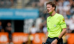 Van den Kerkhof scheidsrechter tijdens wedstrijd tussen Go Ahead Eagles en Feyenoord