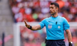 Marc Nagtegaal scheidsrechter tijdens wedstrijd tussen Almere City FC en Feyenoord