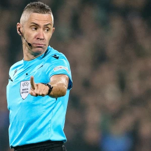 Roemeense scheidsrechter leidt wedstrijd tussen Manchester City FC en Feyenoord