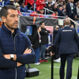 'Van Bronckhorst ontslagen bij Besiktas'