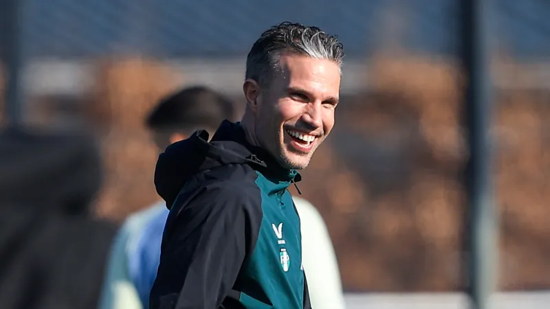 Van Persie komt met goed nieuws en benoemt tweetal spelers dat terugkeert in de selectie