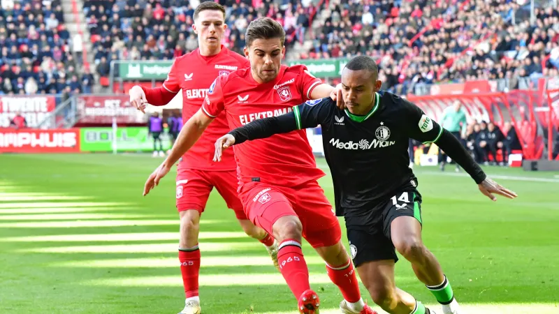 EREDIVISIE | Ajax wint van PSV, FC Twente verliest van Heracles Almelo