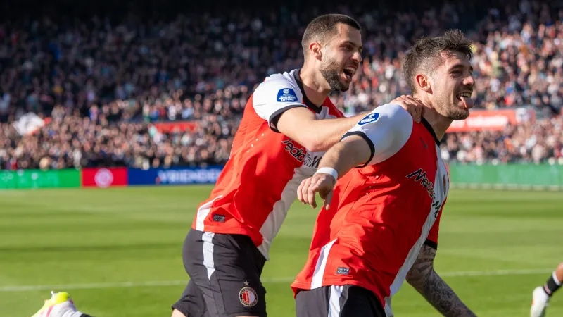 STAND | Feyenoord ziet aantal concurrenten punten verspelen