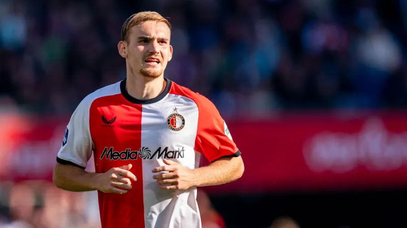 Thomas Beelen geblesseerd naar de kant in wedstrijd tegen FC Groningen