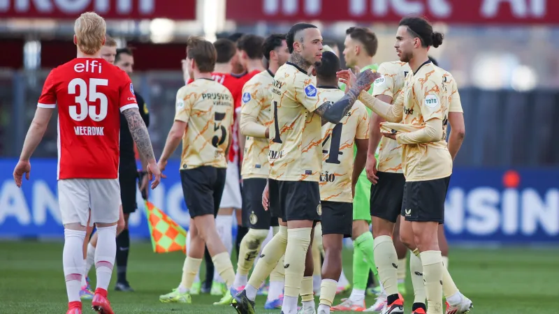 STAND | Feyenoord wint van AZ en verstevigt derde plek na puntverlies FC Utrecht