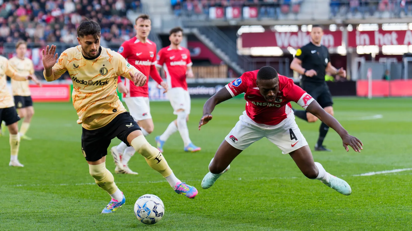 De kranten | 'Geniepige zege is ook een driepunter'