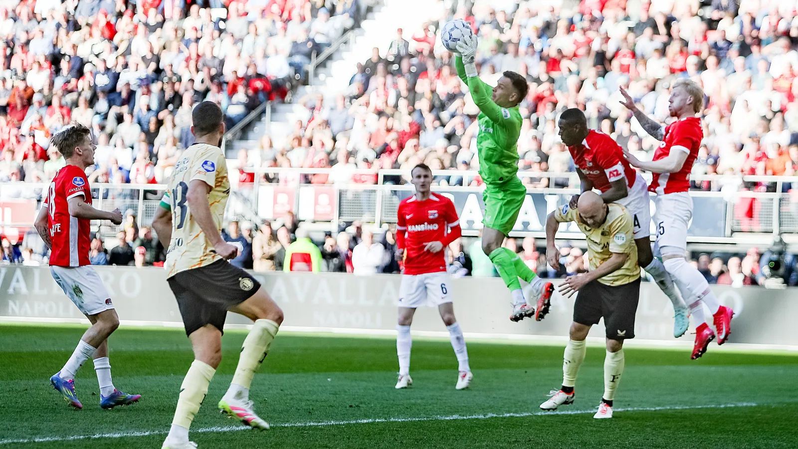 'Daardoor kan Feyenoord zo ver vooruit verdedigen'