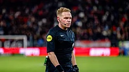 Alex Bos scheidsrechter tijdens wedstrijd tussen Fortuna Sittard en Feyenoord