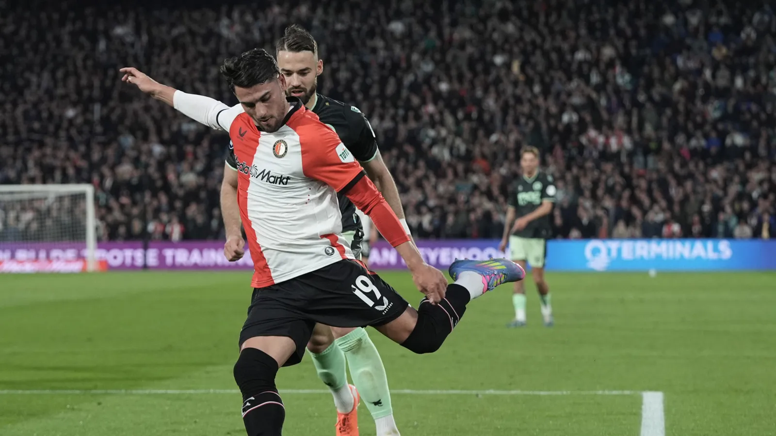 'Carranza raakt geblesseerd op training en kan training niet hervatten'