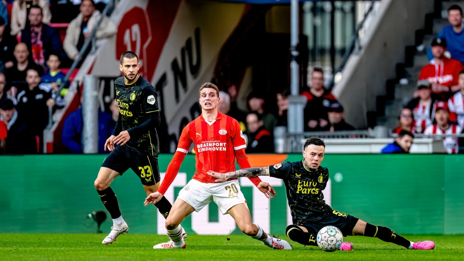 'Club uit Premier League informeert opnieuw naar situatie verdediger'