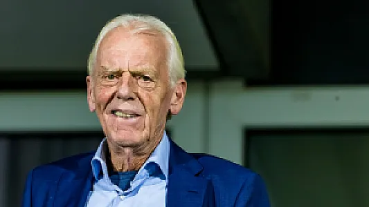 Minuut stilte in alle duels betaald voetbal voor Leo Beenhakker