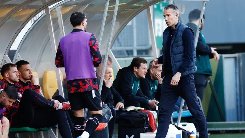 'Van Persie benoemt ook gewoon dat de eerste helft ronduit slecht was van de kant van Feyenoord'