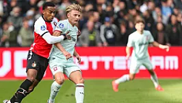 AD: 'Feyenoord wil Steijn voor einde van seizoen vastleggen om hogere som te voorkomen'