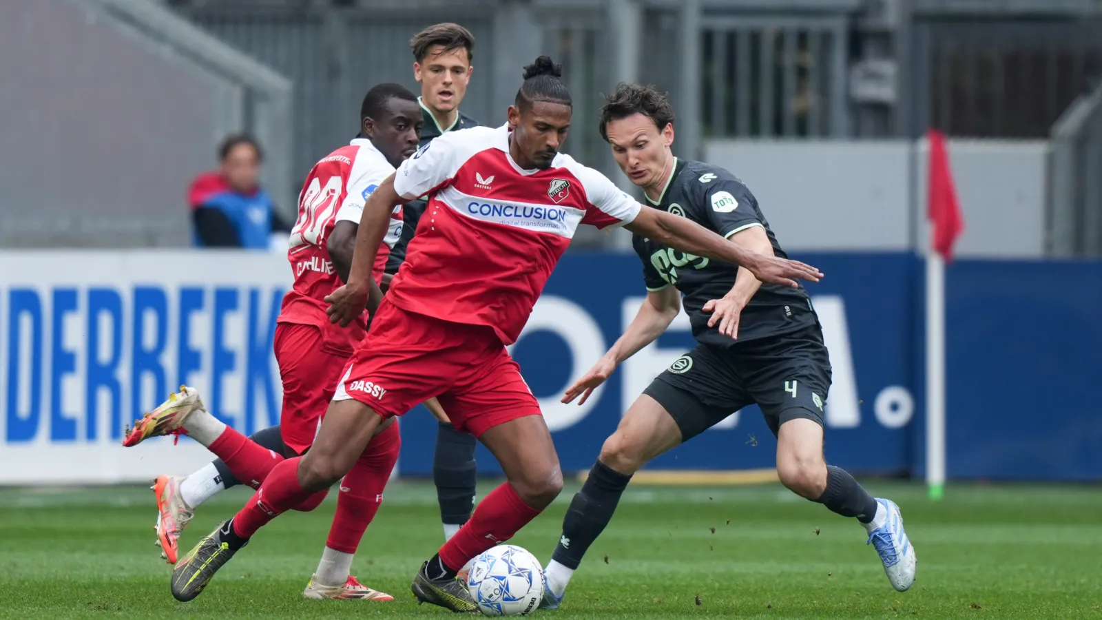 EREDIVISIE | FC Utrecht wint van Ajax en komt qua punten op gelijke hoogte met Feyenoord