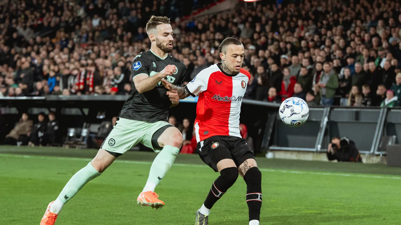 Feyenoord komt met documentaire over Quilindschy Hartman