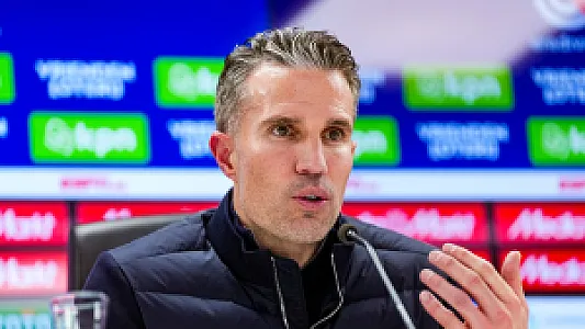 Van Persie reageert op geruchten: 'We gaan bekijken hoe dat zich ontwikkelt'