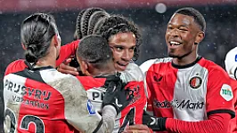 Van Persie reageert op geruchten: 'We hopen dat hij voor ons kiest'