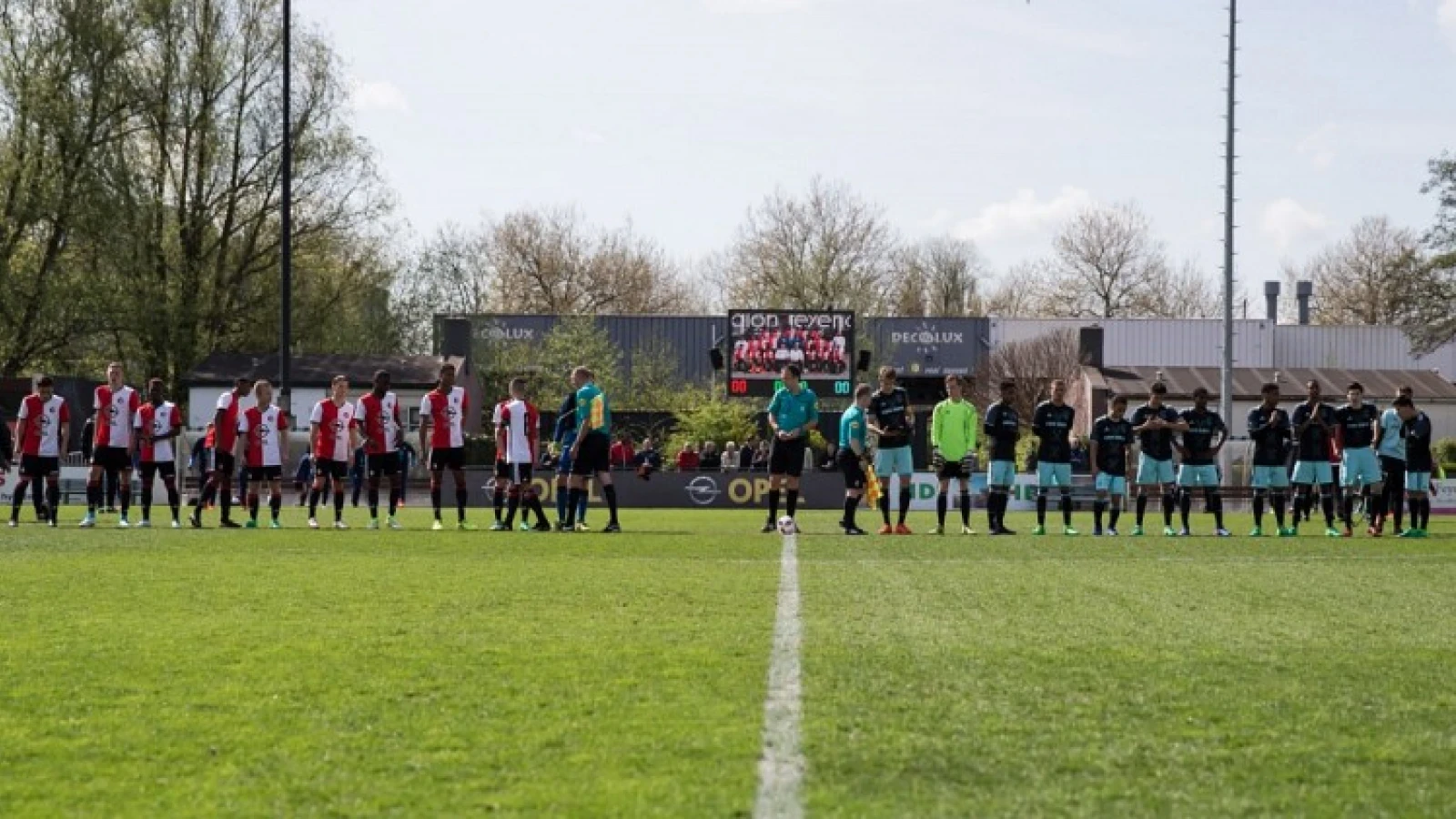 Feyenoord O17 verliest mini-Klassieker op Varkenoord