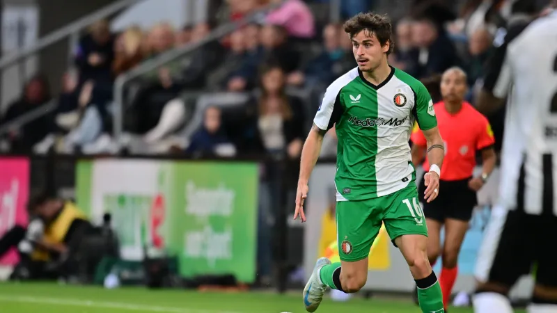 Van Persie over langer verblijf voor Bueno