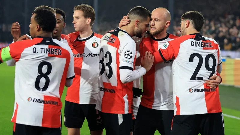 Van Persie lovend: 'Hij is in alles echt heel goed'