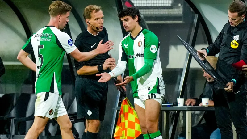 'Vanuit mijn oogpunt speelt er niet veel meer dan dat ik drie goede linksbacks heb'