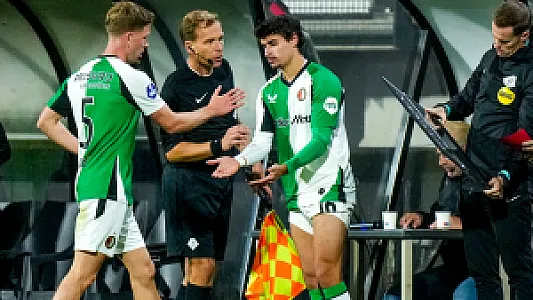 'Vanuit mijn oogpunt speelt er niet veel meer dan dat ik drie goede linksbacks heb'