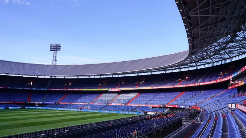 Feyenoord - PSV wordt gespeeld met netten