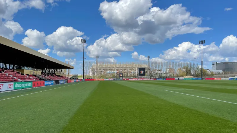 Marley Cruz verlengt contract bij Feyenoord