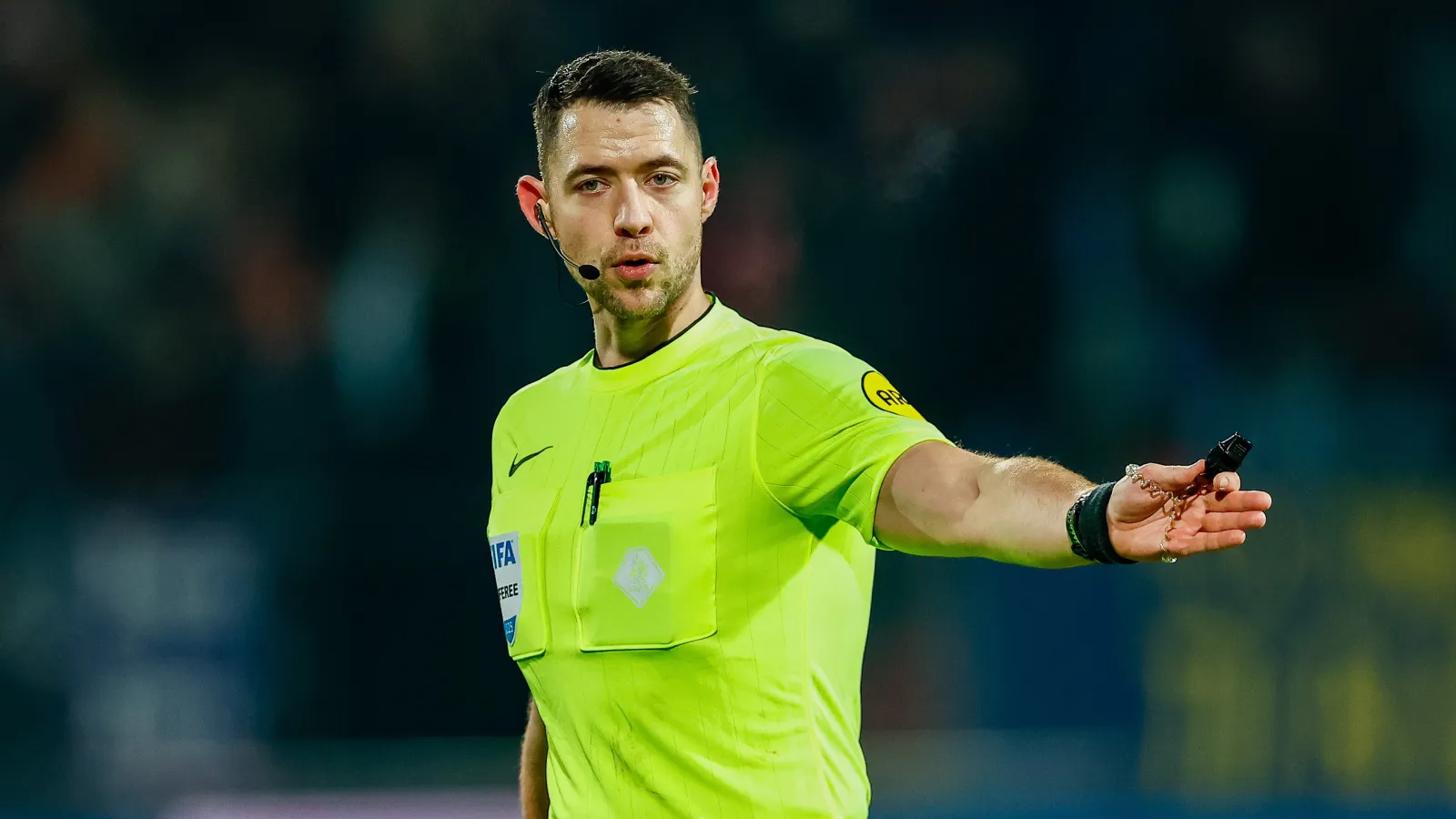 Marc Nagtegaal scheidsrechter tijdens wedstrijd tussen Feyenoord en RKC Waalwijk