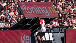 KNVB steunt Makkelie: 'Rode kaart Givairo Read volledig terecht'
