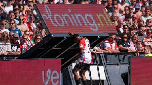 KNVB steunt Makkelie: 'Rode kaart Givairo Read volledig terecht'