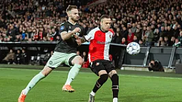 Van Persie verklapt basisplaats voor Hartman tegen RKC Waalwijk