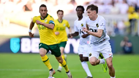 EREDIVISIE | Ajax speelt gelijk, PSV wint en is koploper