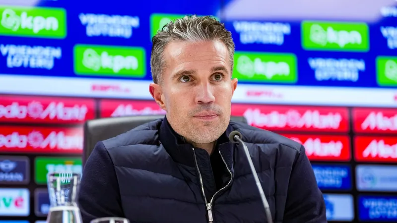 Van Persie geeft update over fitheid selectie in aanloop naar laatste wedstrijd van het seizoen