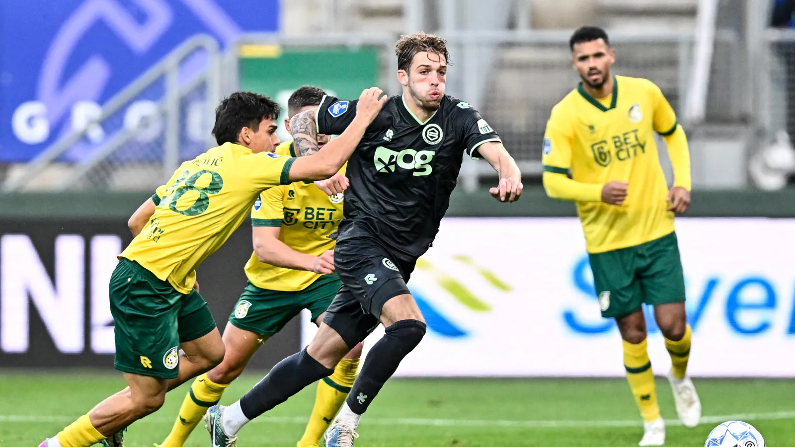 VI: 'Miljoenenbod van Feyenoord op Valente afgewezen'