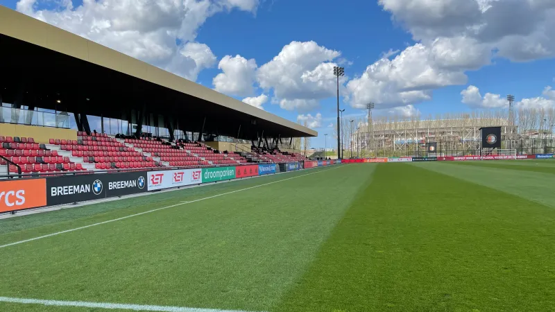 Aserie tekent eerste profcontract bij Feyenoord
