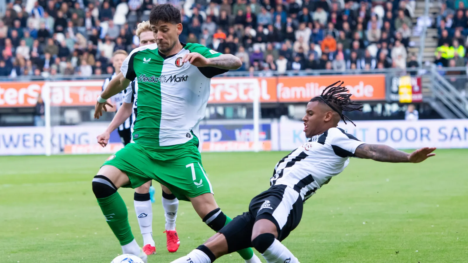 'Heracles Almelo meldt zich bij Feyenoord voor verdediger'