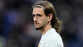 'Het is veel belangrijker dat Feyenoord zich richt op twee nieuwe zekerheden centraal achterin, die er direct staan'