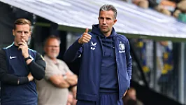 OPSTELLING | Met deze elf namen gaat Van Persie starten