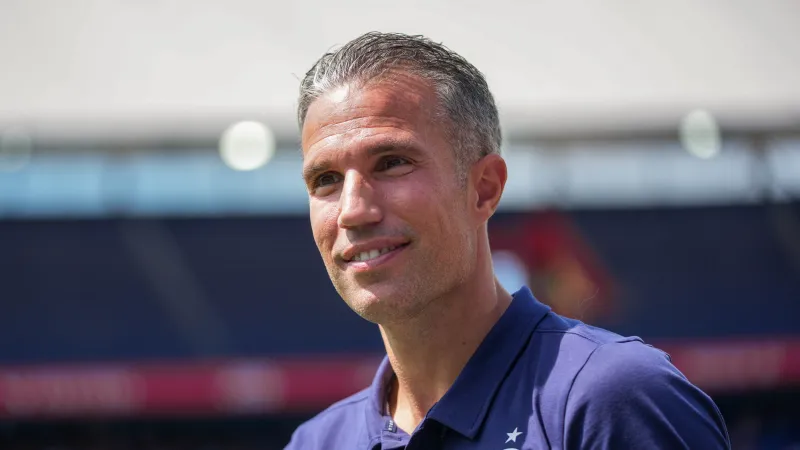 Kritische Van Persie: 'Daar is geen reden voor in mijn ogen'