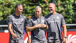 Van Persie: 'Het is heel lief bedoeld, maar we hebben het heel goed met elkaar'